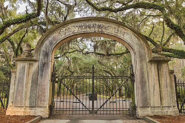 Stroll Through Bonaventure Cemetery Park